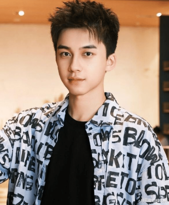 于正又新签艺人了！8月24于正新签的05小生正式官宣，戏好颜值高