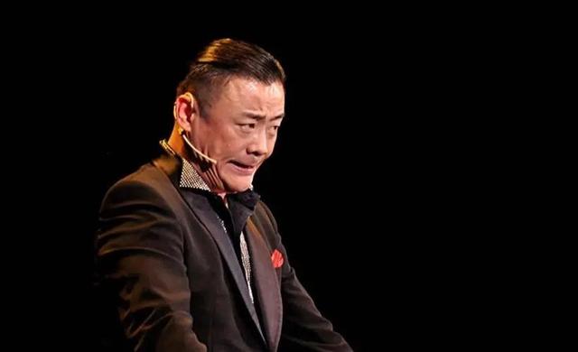 \消失\7年臭名昭著的周立波,如今已经走上了一条\不归路\