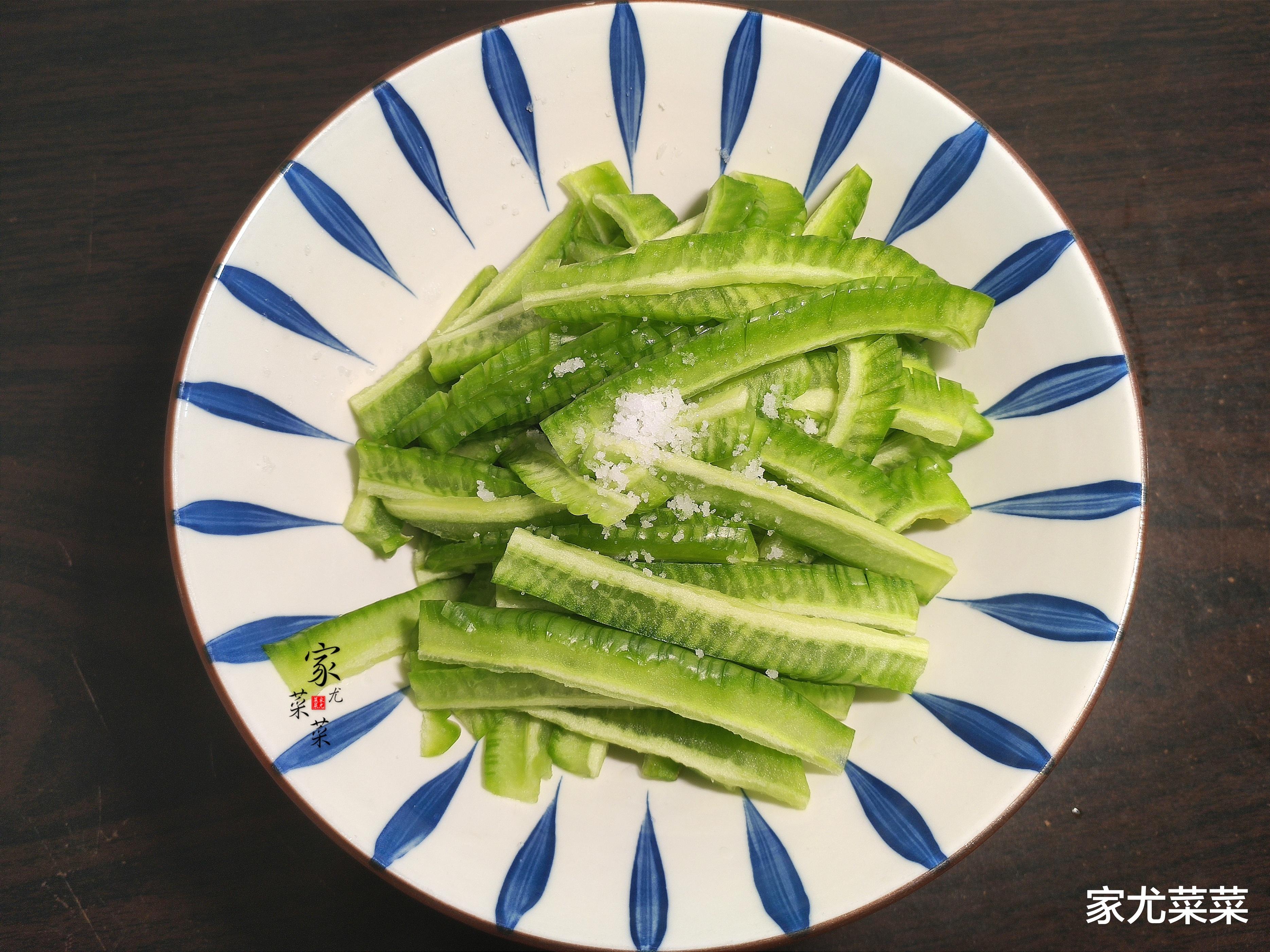 “6月吃一瓜，中药不用抓”，清热又养血，尤其中老年人要多吃