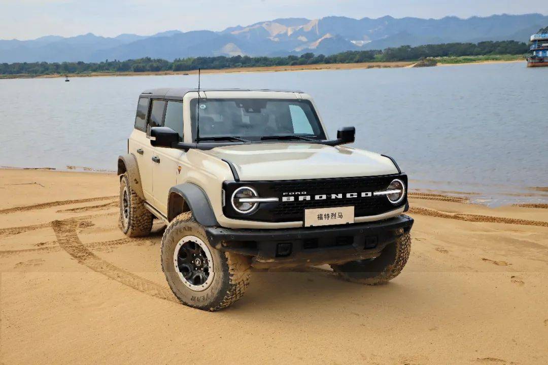 2.3T+10AT强劲动力，275Ps四驱车型登场，专属拉花让越野更狂野