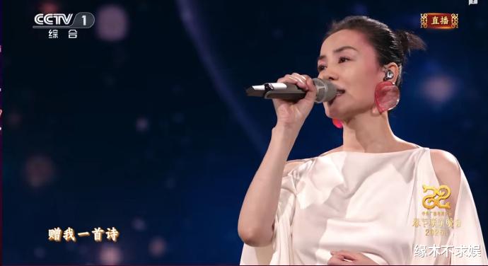 蛇年春晚名场面：小尼表情失控，刘谦魔术翻车，王菲没开麦！