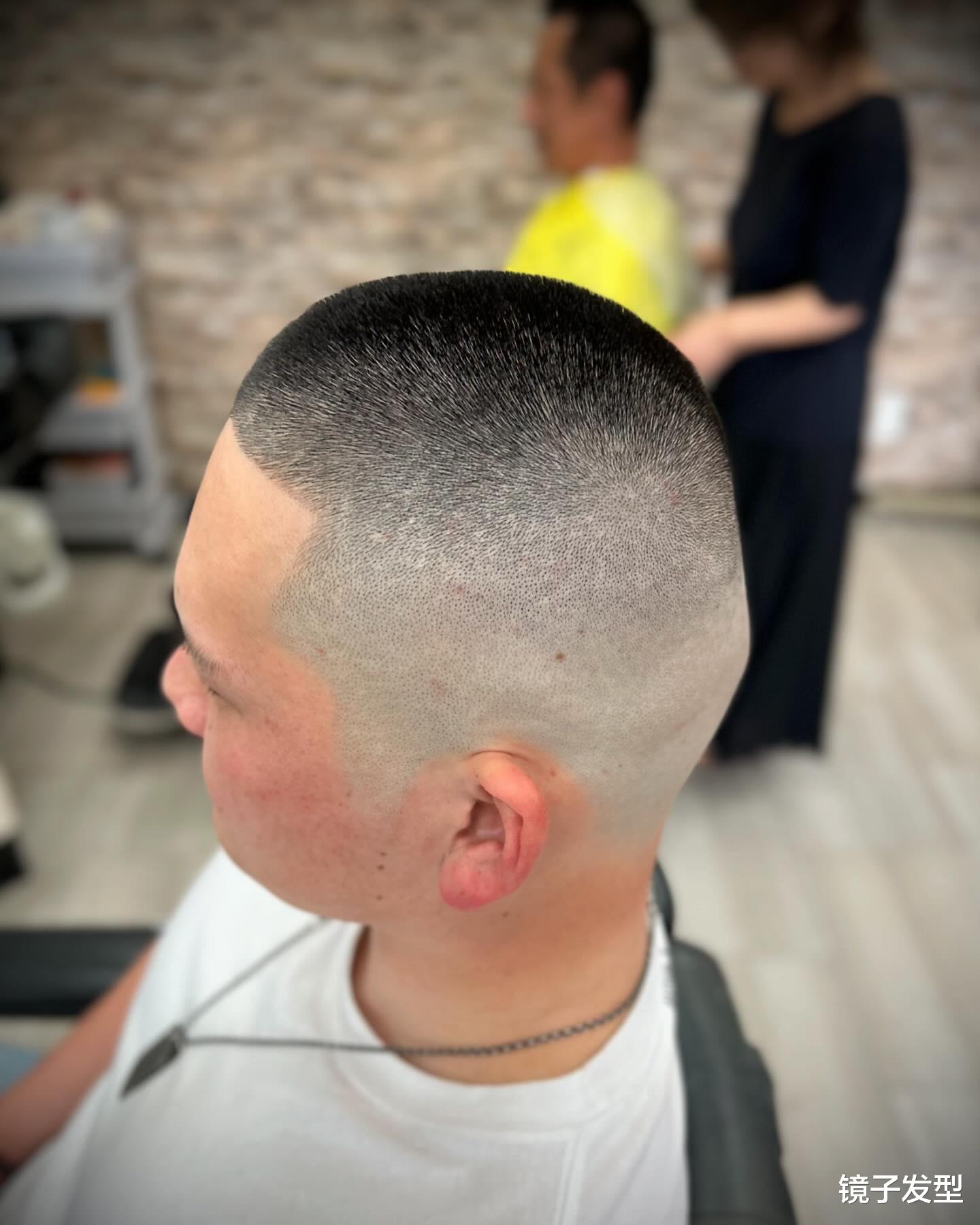 夏季男发别乱剪,周边铲短更时尚,清凉还精神