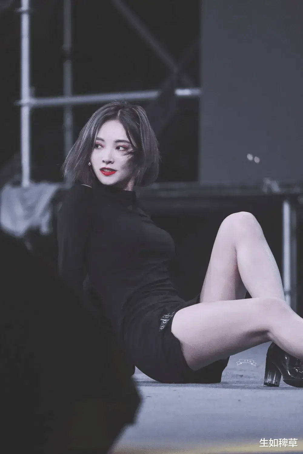 “能露则露”的她,最大程度地向大家展示着自己完美的身材!