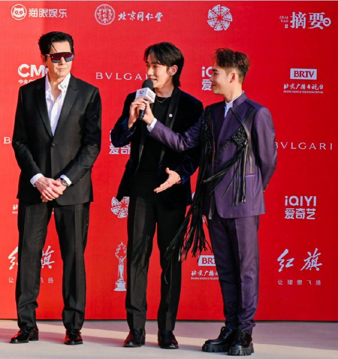 这一夜,63岁费翔秒了36岁朱一龙,才知道啥是身高带给男人的霸气