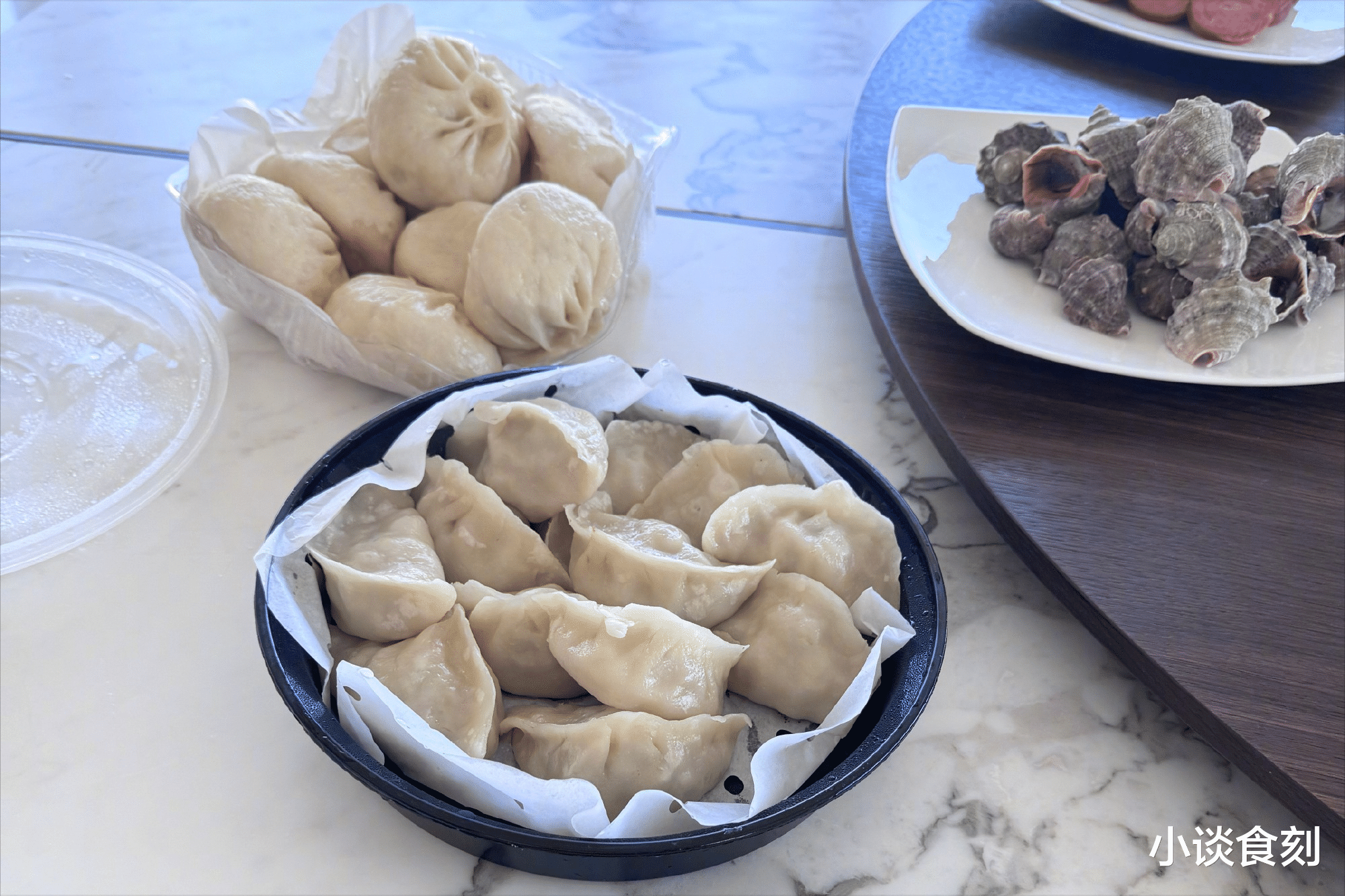 黄晓明晒早餐，引来3万多人纷纷点赞，网友：一桌子硬菜，很豪横