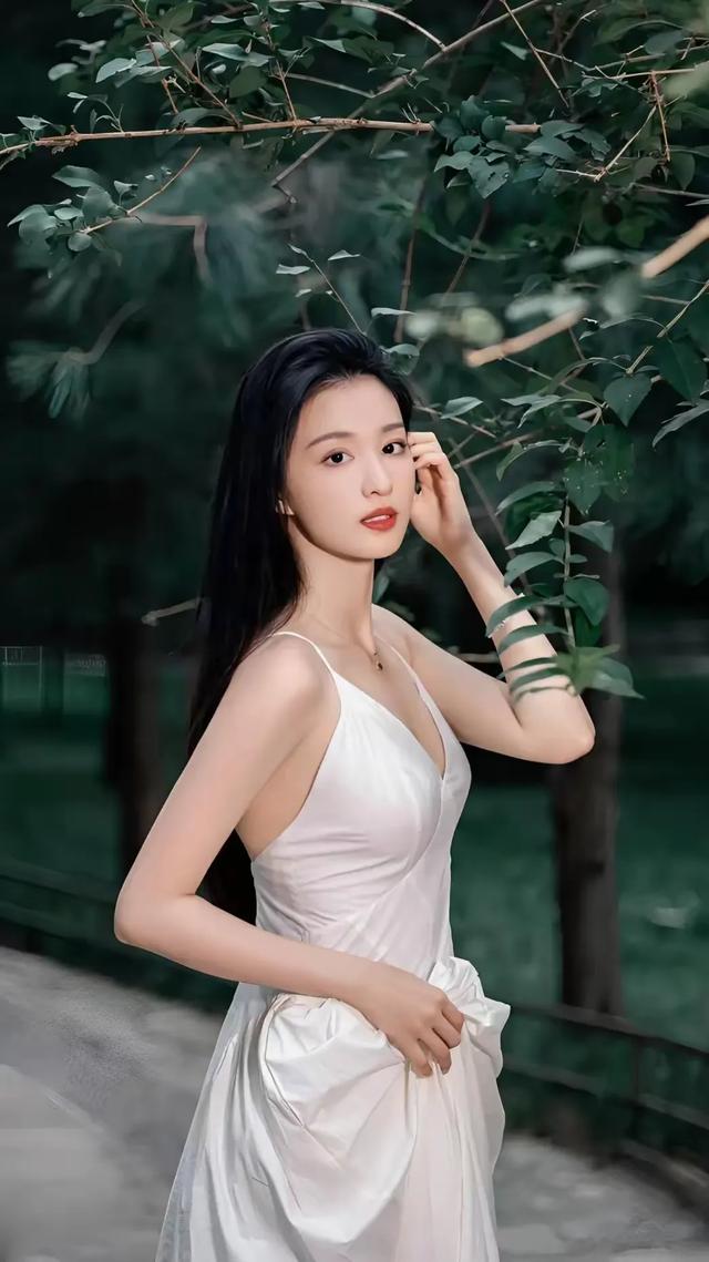 99年顶流小花爆红史！王楚然：从“神仙表妹”到港风女神。