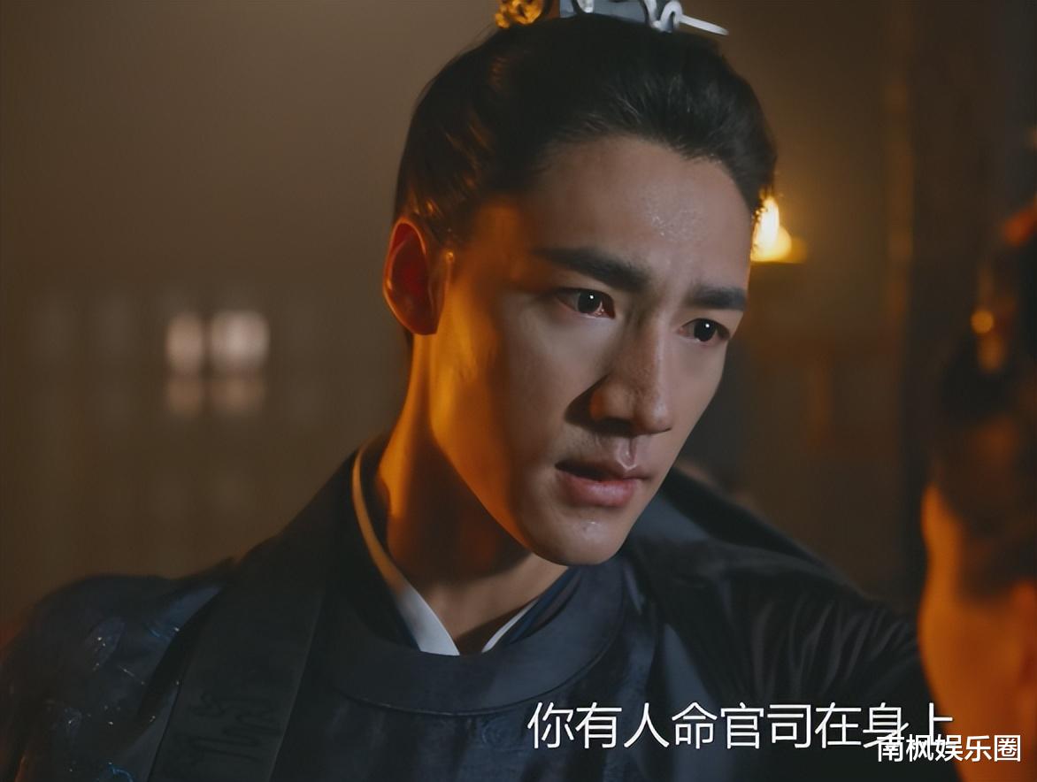 皮相相似,但骨相差了一大截,这两位男星共用一张脸,却天差地别