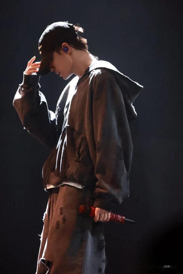 跨年晚会一夜，最帅男艺人洗牌，酷盖登顶，于适第9嘉伦第8李现6