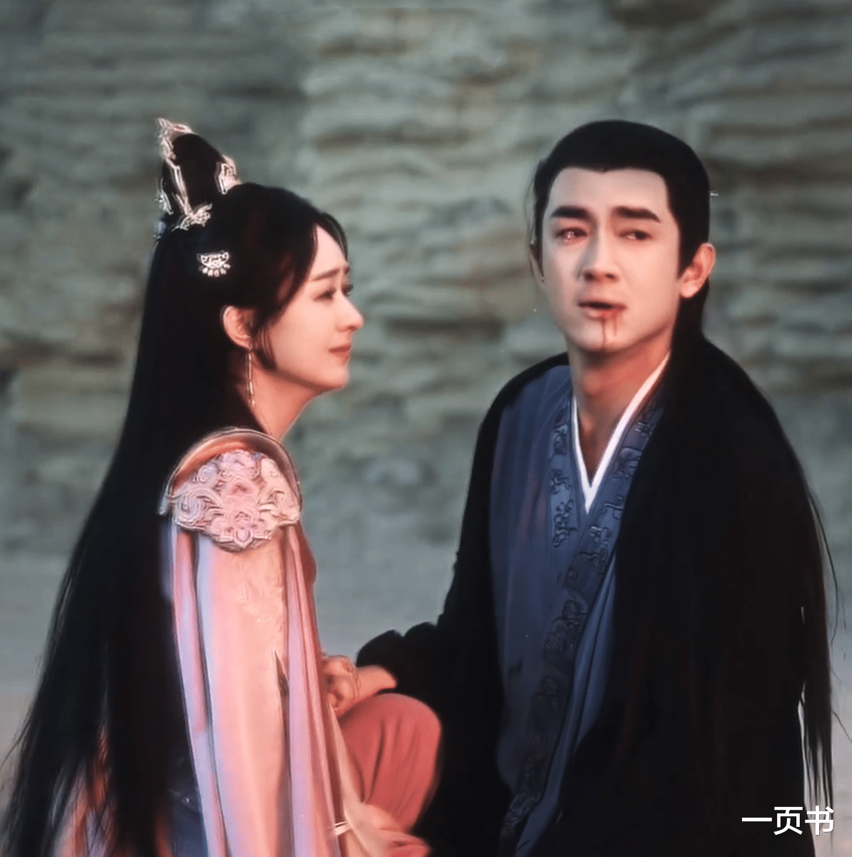 《与凤行》直到行止被凤来嫌太弱,沈璃才发现,天道对行止有多狠