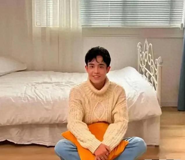 王星最新状态!头发已经剃光,脑门发紫,腿部大片红斑,老弟回应