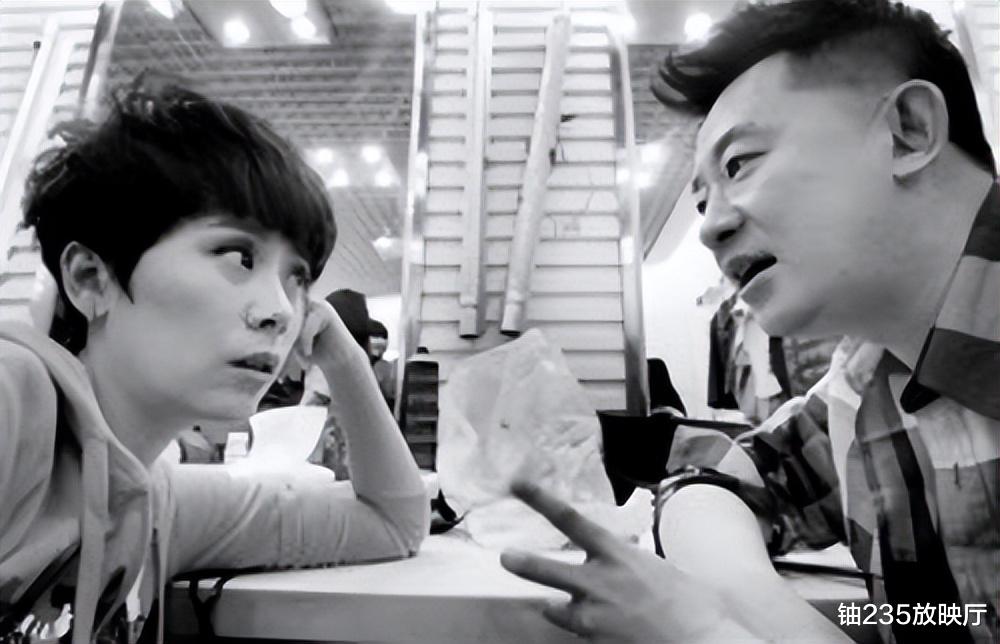 一场同学聚会,暴露了黄海波的“江湖地位”,难怪曲栅栅不离不弃