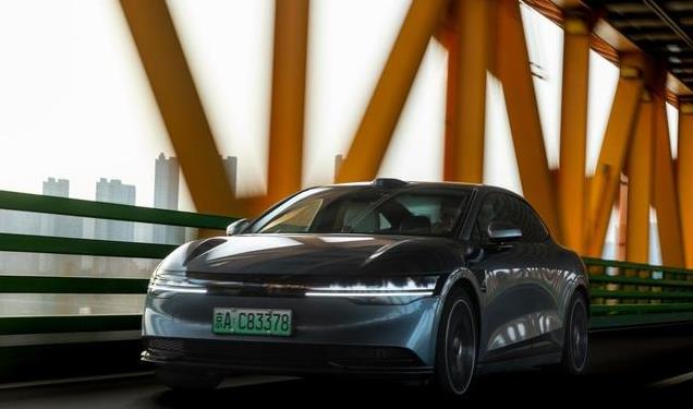 全面评测2025款极氪007，豪华纯电家轿新标杆