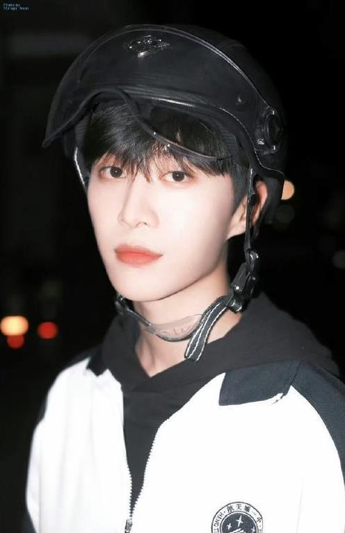 明明自己半瓶水,还敢来金鸡奖当评委,难怪评论区沦陷全是质疑