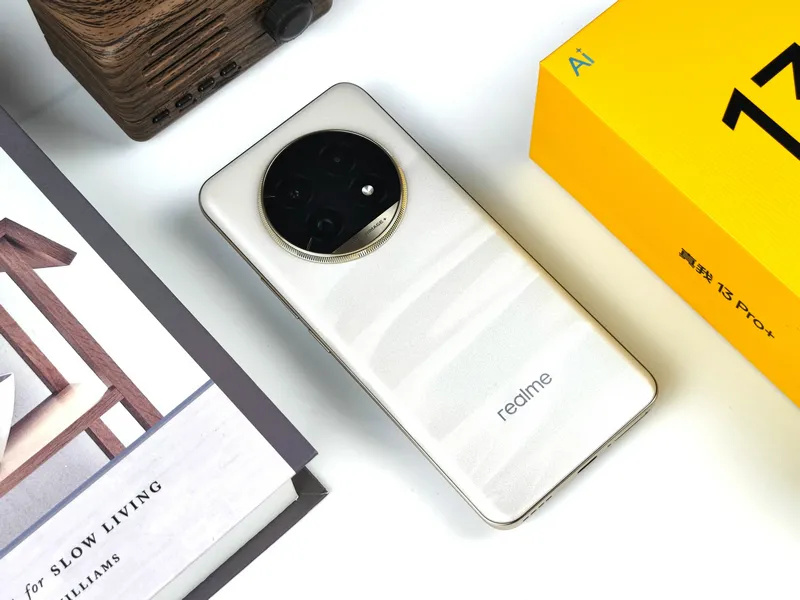 5200mAh+120倍变焦,发布一个月跌至1799元,堪称手机“新卷王”