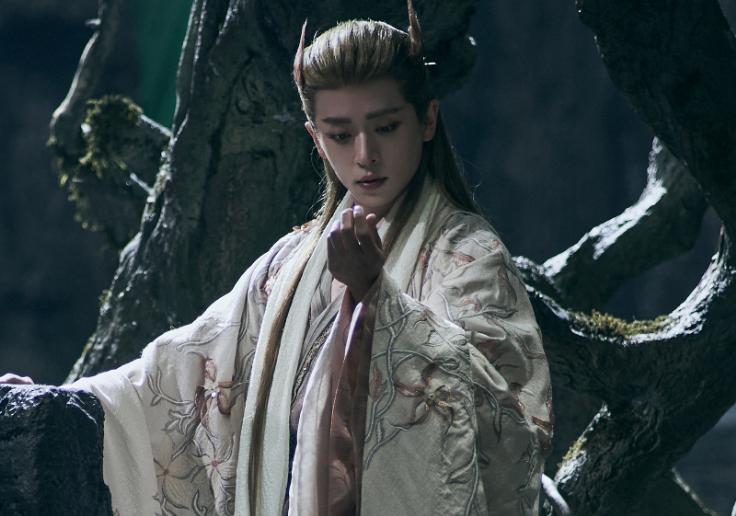 当红流量小生竟被助理艳压三次?粉丝在线鸣不平,这能怪谁呢?