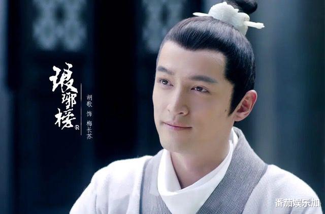 知名艺人胡歌拍戏“突发意外”，刘钧头套刮飞变“秃瓢”，笑崩溃