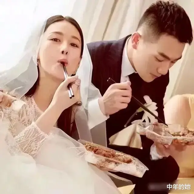 网友:“张馨予以为嫁了个将军,没想到嫁了个保安?”