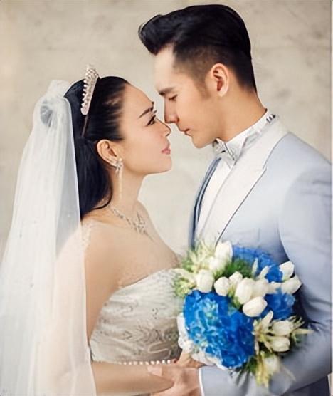 钟丽缇一家泰国过年，年初二现身四面佛求子，55岁仍盼再生引热议