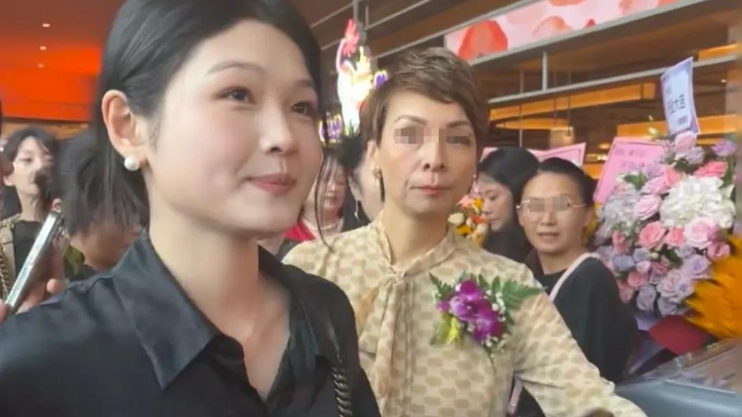 网红中S赴麻六记开业被驱赶，直播间惨遭封禁，马筱梅获张兰维护