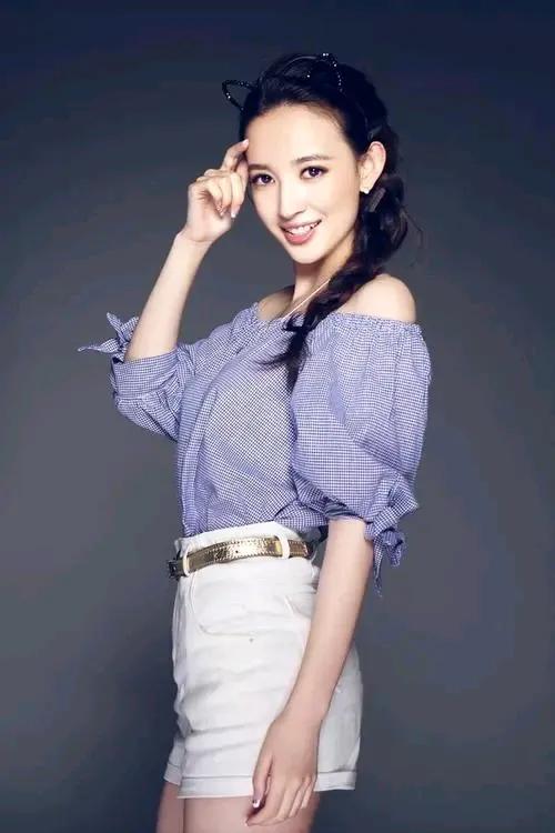 演员康宁——95后混血校花