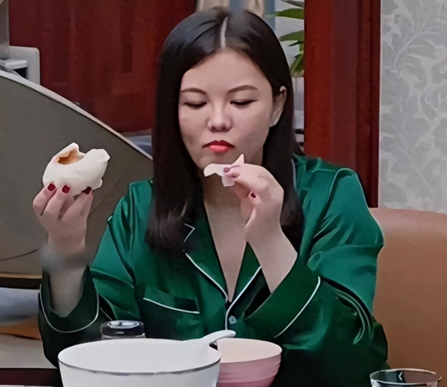 资产超过 5000 亿？深扒之下，终于明白李湘的钱都是从哪里来的了！