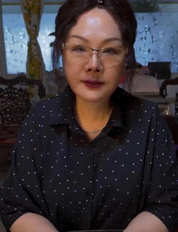 闹大了!五婶发声明维权三连问谢雷:我根本不认识你,疼得着你吗