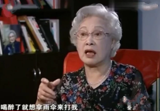 演员秦怡:被亲妹抢走丈夫,孩子又患上精神病,和女儿反目成仇