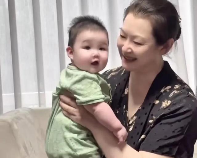 赵本山女儿晒沈阳新家，8室5厅7卫总共1018平，有钱就是任性！