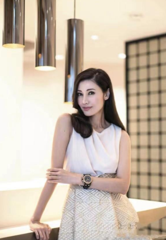 现在证明，躺在病危重症室的李嘉欣，让我们明白什么叫“现世报”