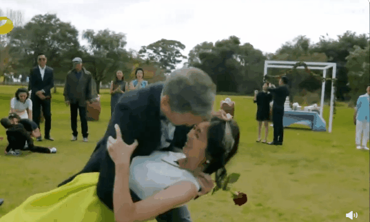 离了?!模范夫妻网上开撕,她太可怜了...