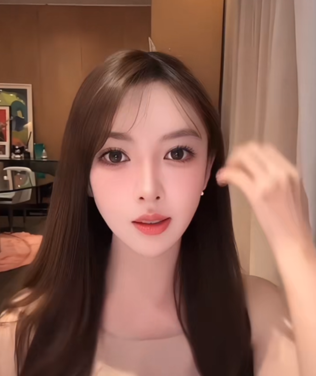 黄晓明豪宅内景曝光，与叶珂已经同居，在家里打扮松弛与平常不同