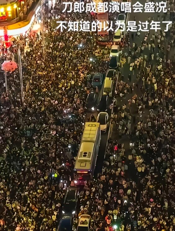 刀郎引人民日报怒赞!昭示着娱乐圈的风向彻底变了,网友喊话春晚