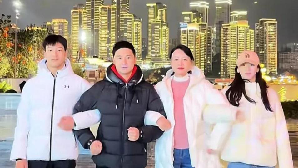 全家出动！田亮叶一茜携娃重庆行，森碟辣趣小亮仔颜值引热议