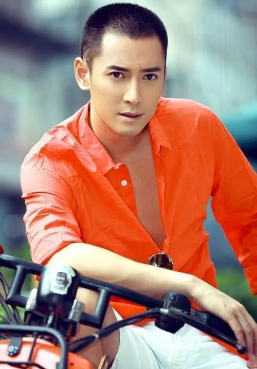 他是最幸运的“农民工”,只因长相太英俊,从工地打工到改行演戏