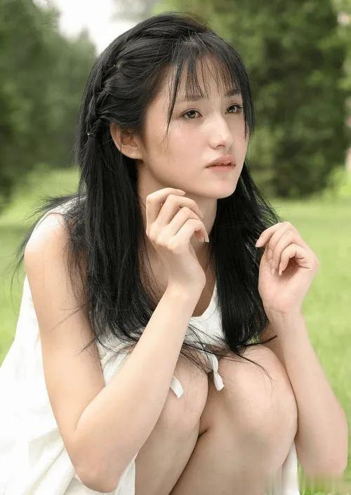 顶不住啊顶不住！蓝燕，这身材谁能顶得住嘛！