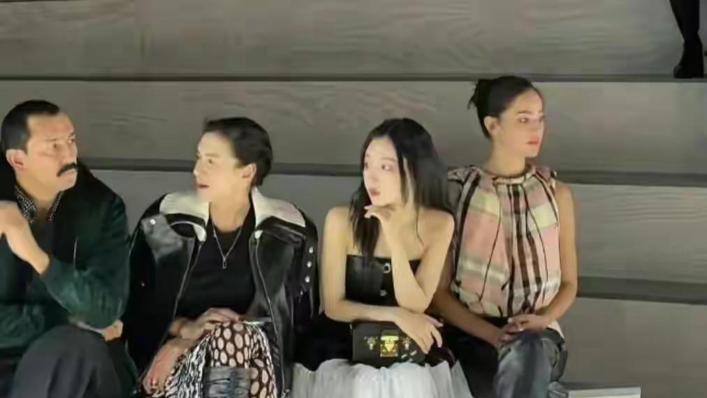 周冬雨耍大牌升级！富婆再发文，另一位VIP客户加入，都说她摆脸