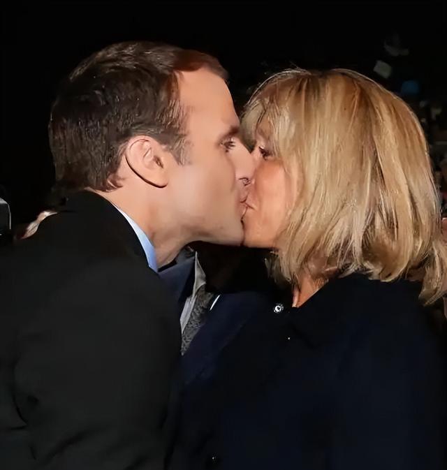 马克龙带爱妻到阿根廷,71岁布丽吉特独爱迷你裙,身姿曼妙惹人眼