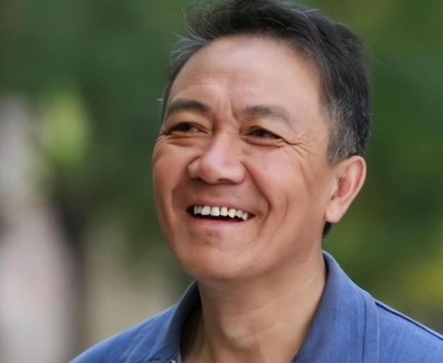 善恶终有报!“抛妻弃子”的李幼斌,如今等来的是儿子30年的报复