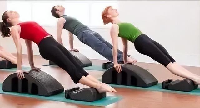 这个瑜伽体式，练腿练臀练腹练手臂，打开胸腔，美化你的全身！