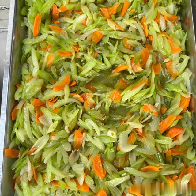 江苏小伙吐槽工作餐,宁可点外卖也不吃,网友看完:换我也不想吃