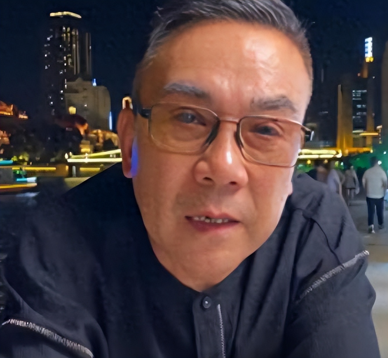 再添丑闻!杨议爆料郭德纲扒灰儿徒女友,正妻小三同住风波再起