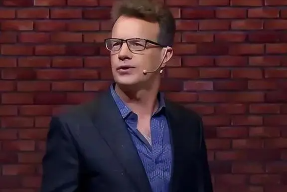 姜昆洋徒弟大山:4次登上春晚爆红,却因冯巩一句话果断离开中国