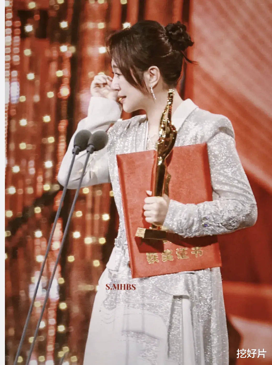 马丽领奖泣不成声，高叶惜败，但最大的赢家却是「缺席」的赵丽颖