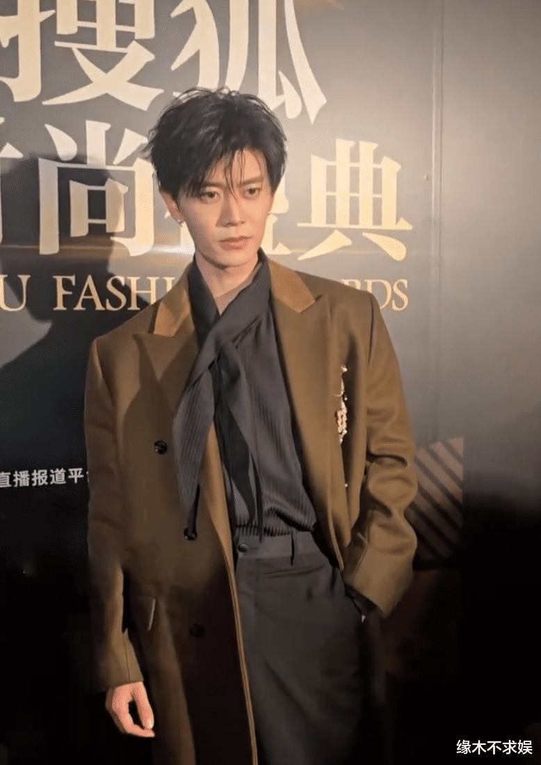 搜狐这一夜：蒋欣瘦了，徐艺洋遮小腹，任嘉伦压轴曝娱乐圈现实！