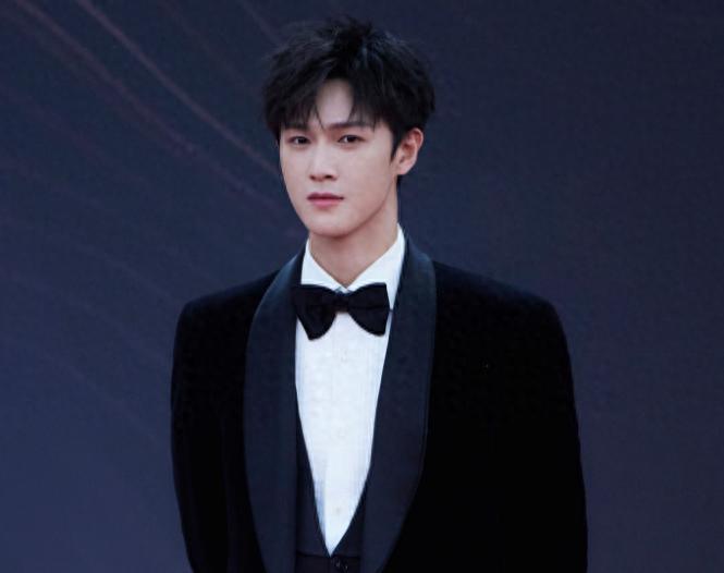 对比于丁禹兮和虞书欣,李昀锐和孟子义被指是演的,真的如此吗?