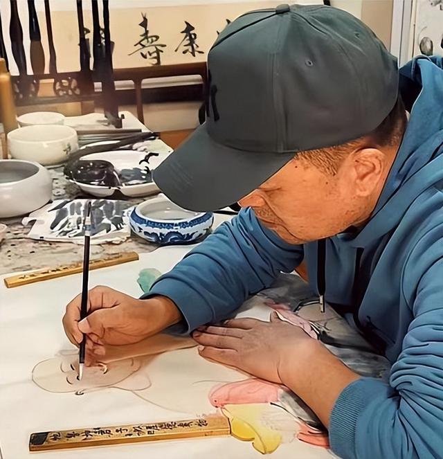 毕福剑女儿遭批“不男不女”，像肌肉发达的猛男，将父亲老脸丢光