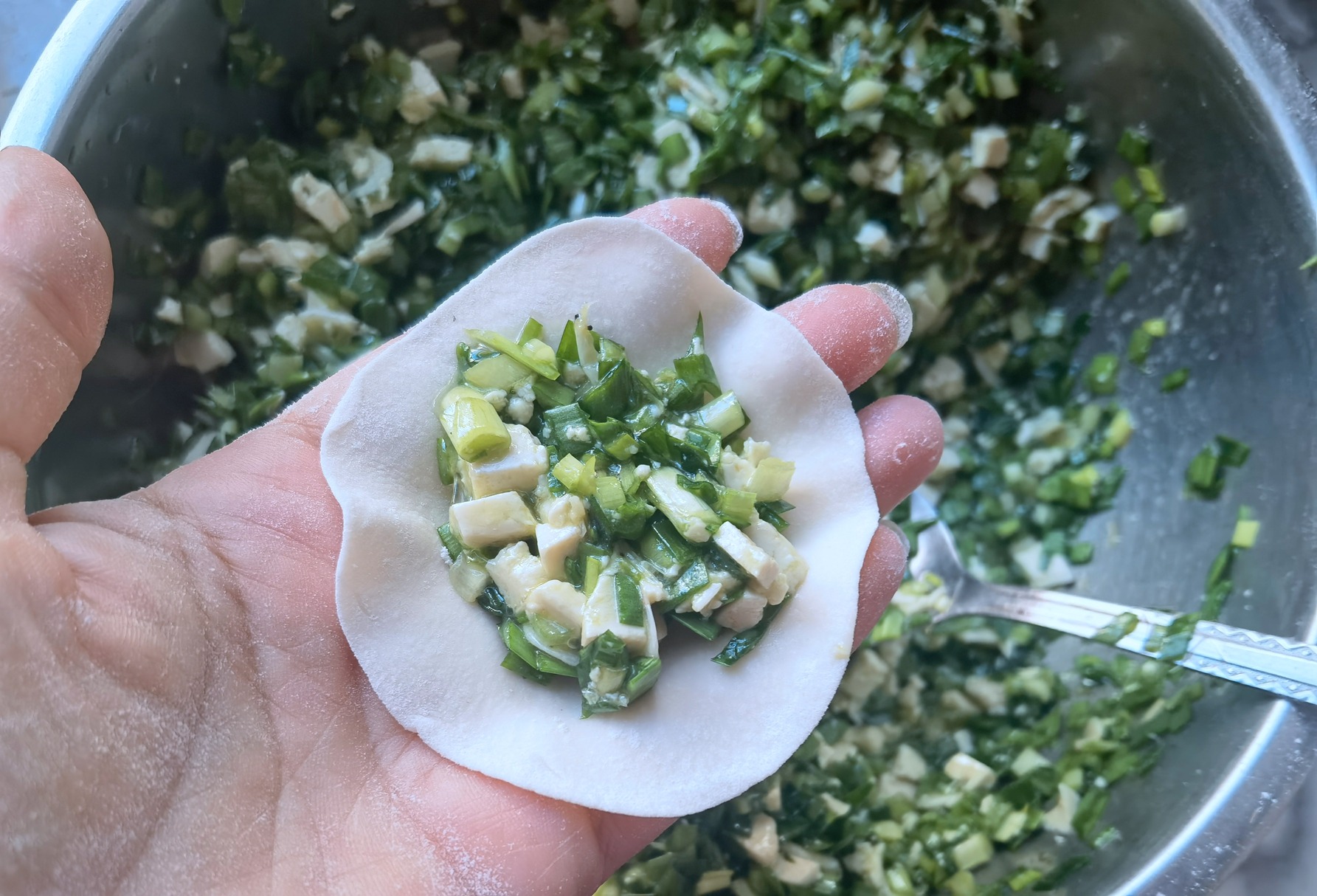 今日正月十二“捏老鼠嘴”吃饺子，白菜萝卜靠边站，这馅鲜美好吃寓意好