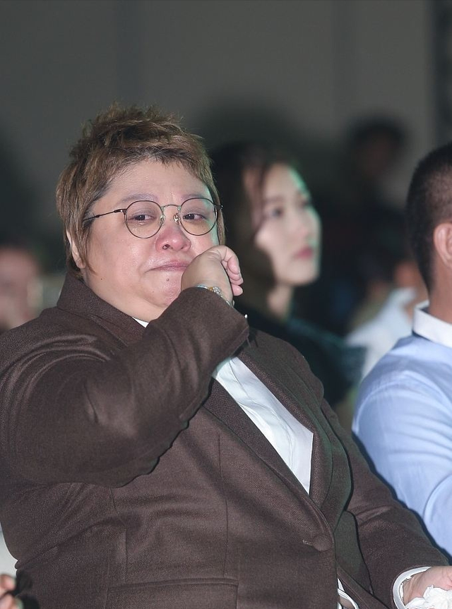 如今，被实名举报“假慈善”的韩红，她彻底走到如今这个地步