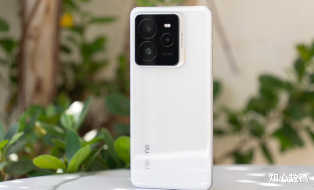 高端市場“攪局者”，驍龍8至尊版旗艦售價創(chuàng)新低，小米不香了