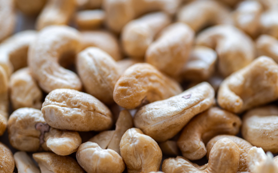 腰果的营养密码：美味与健康的完美结合，探索这种坚果的无限可能